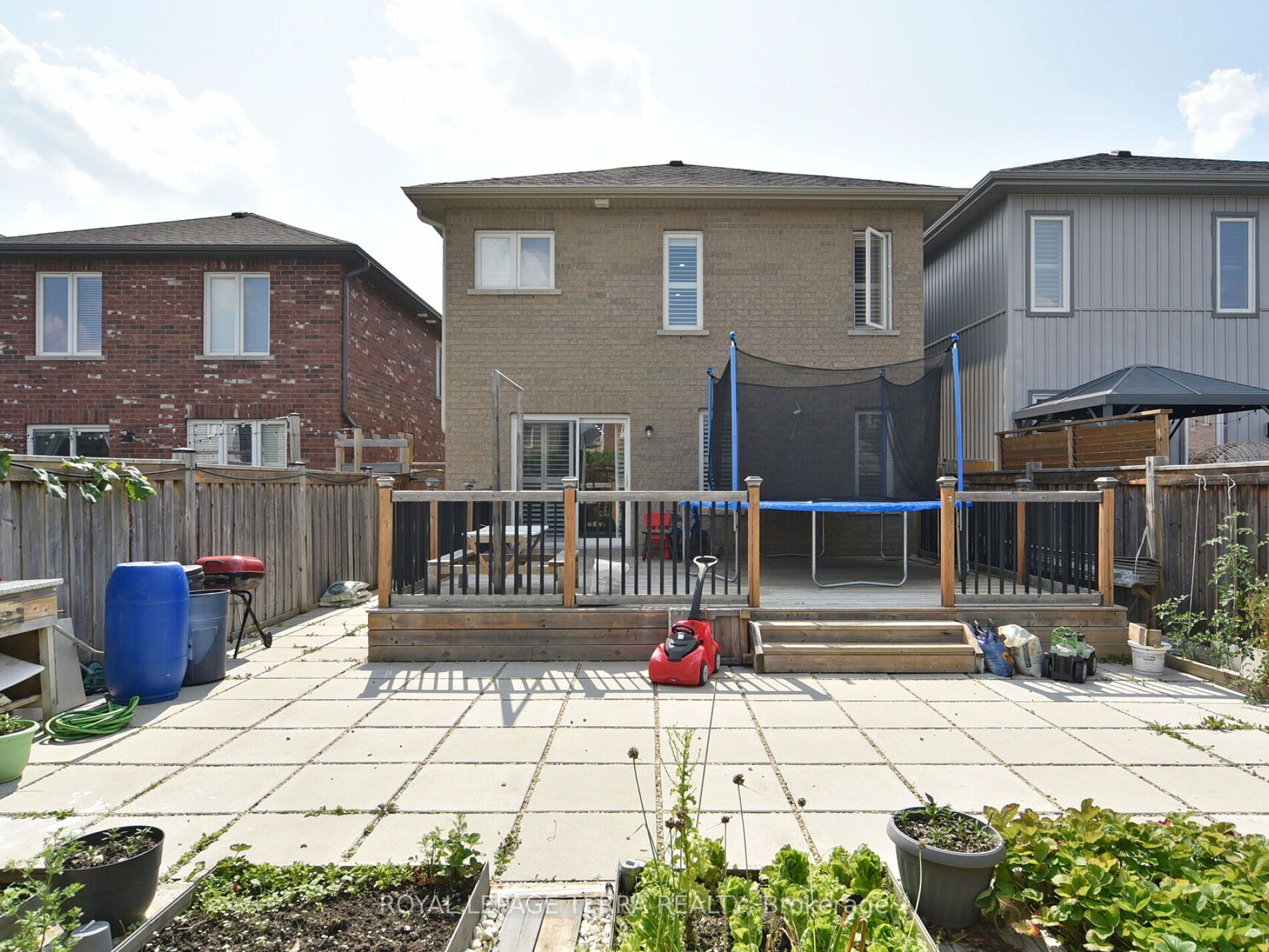 17 Richardson Cres