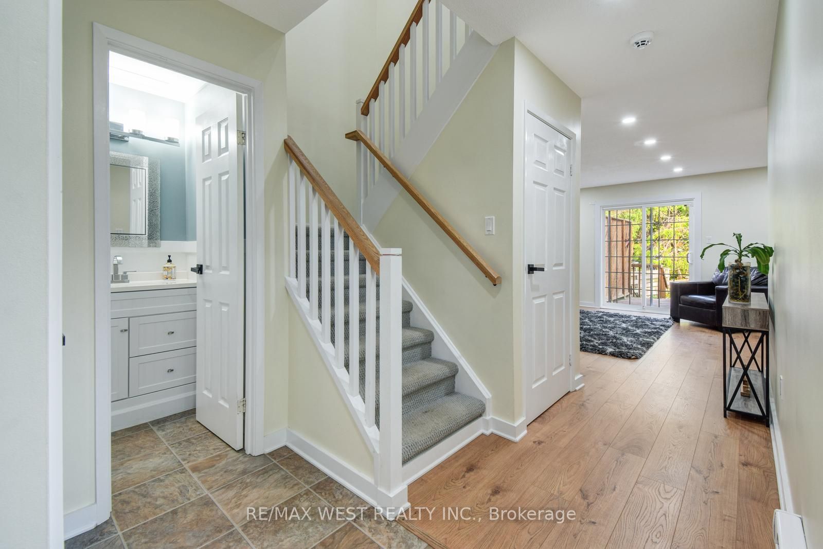405 MAPLEGROVE Avenue