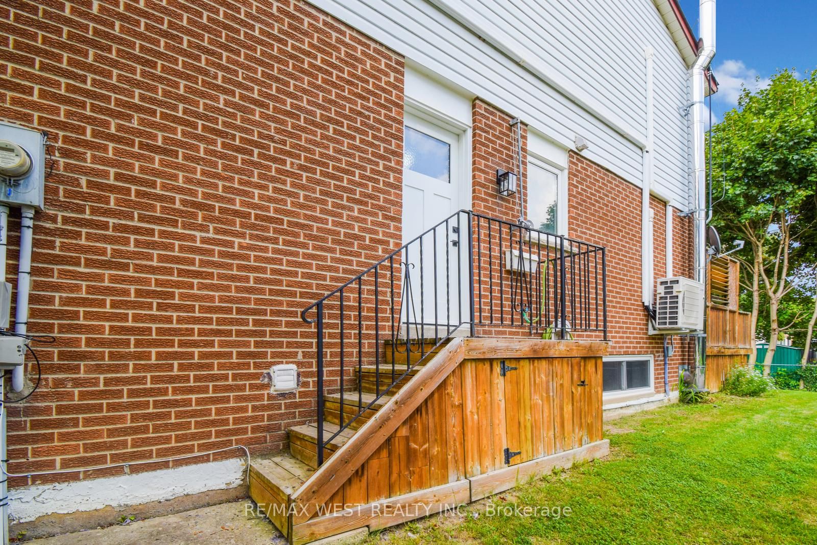 405 MAPLEGROVE Avenue