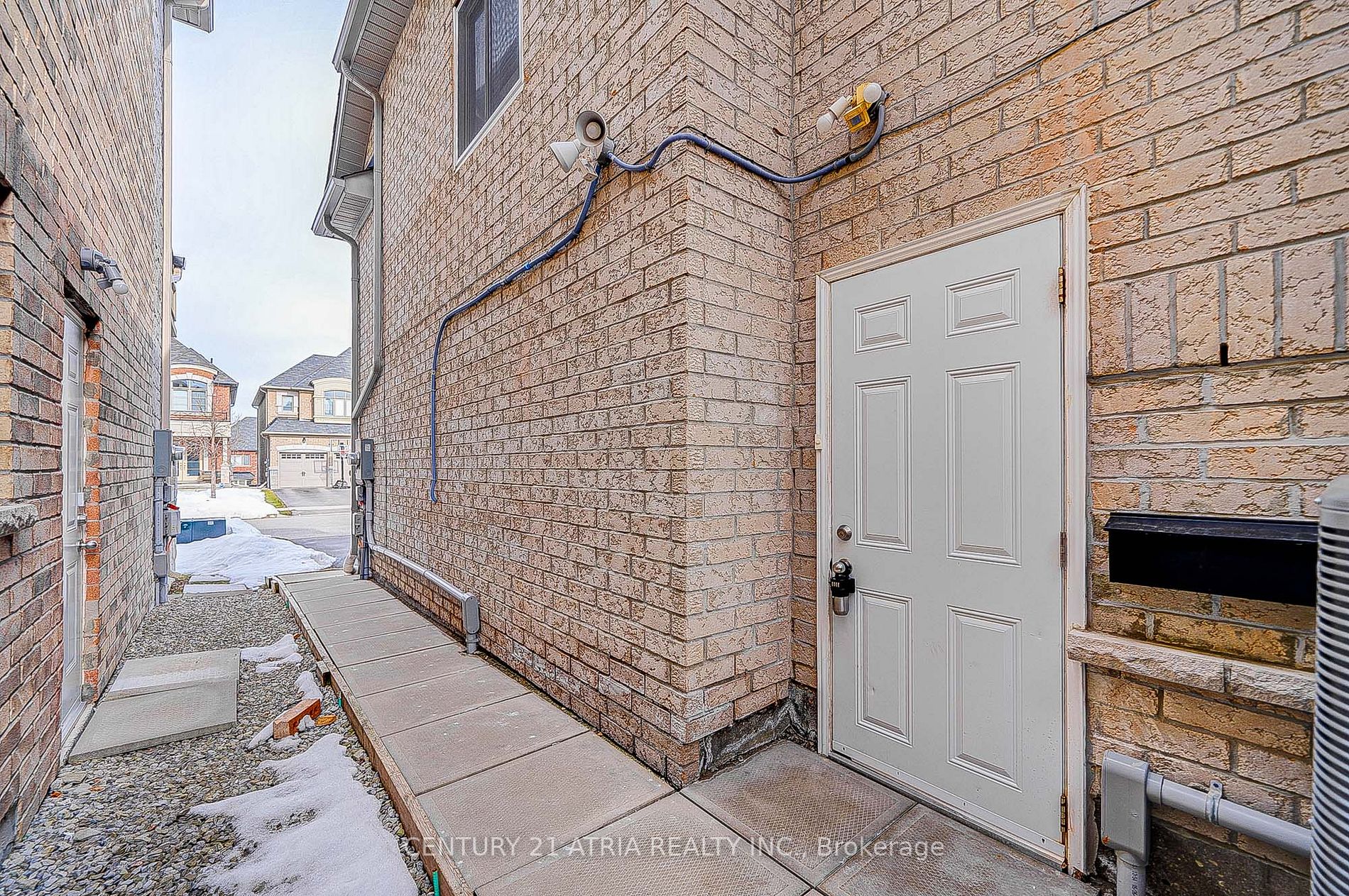 578 sweetwater Crescent