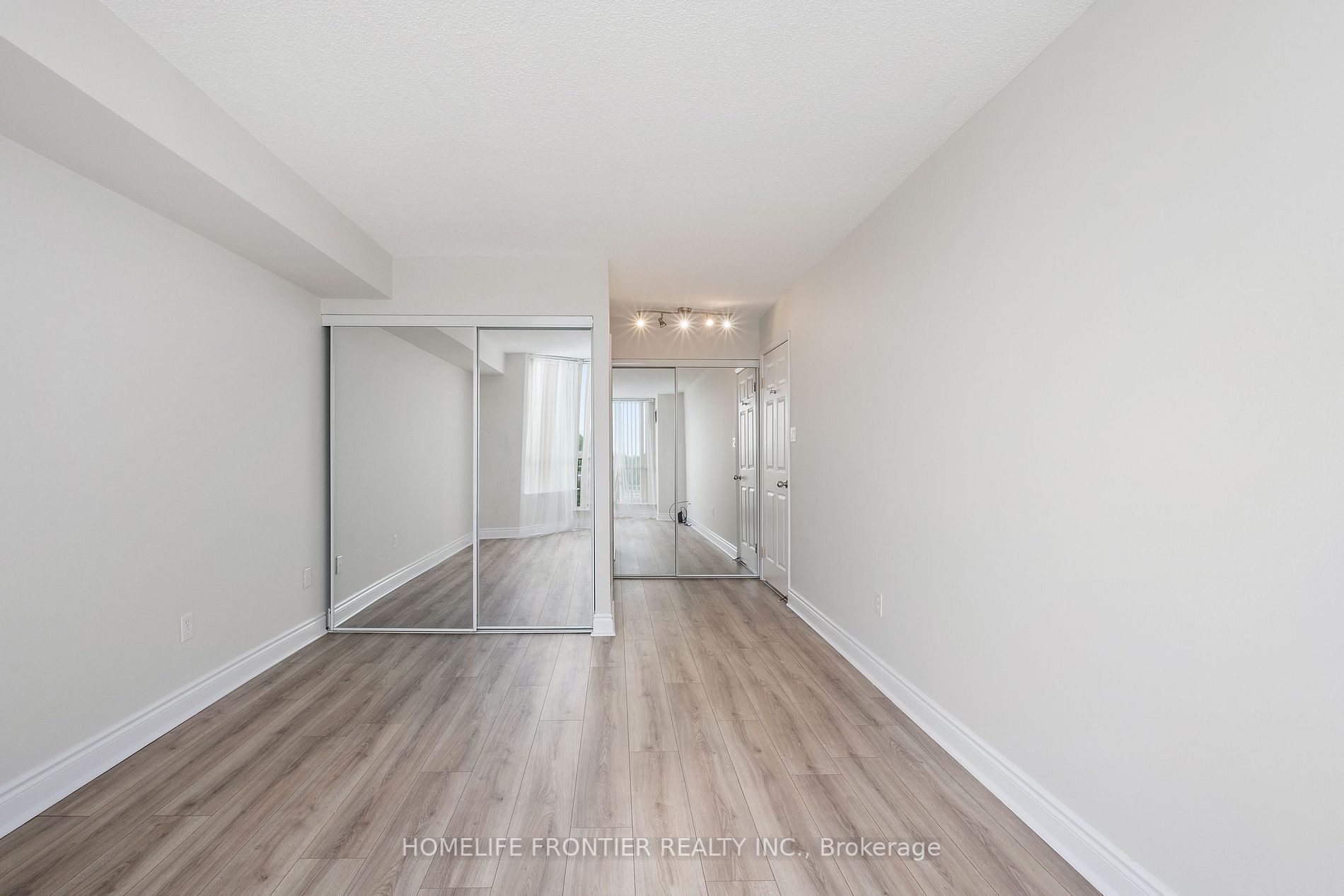 309 Major Mackenzie Dr E, #601