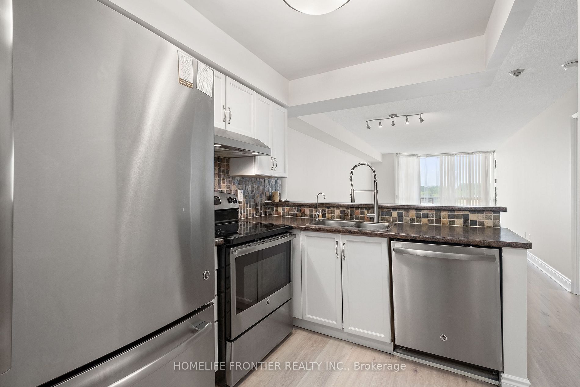 309 Major Mackenzie Dr E, #601