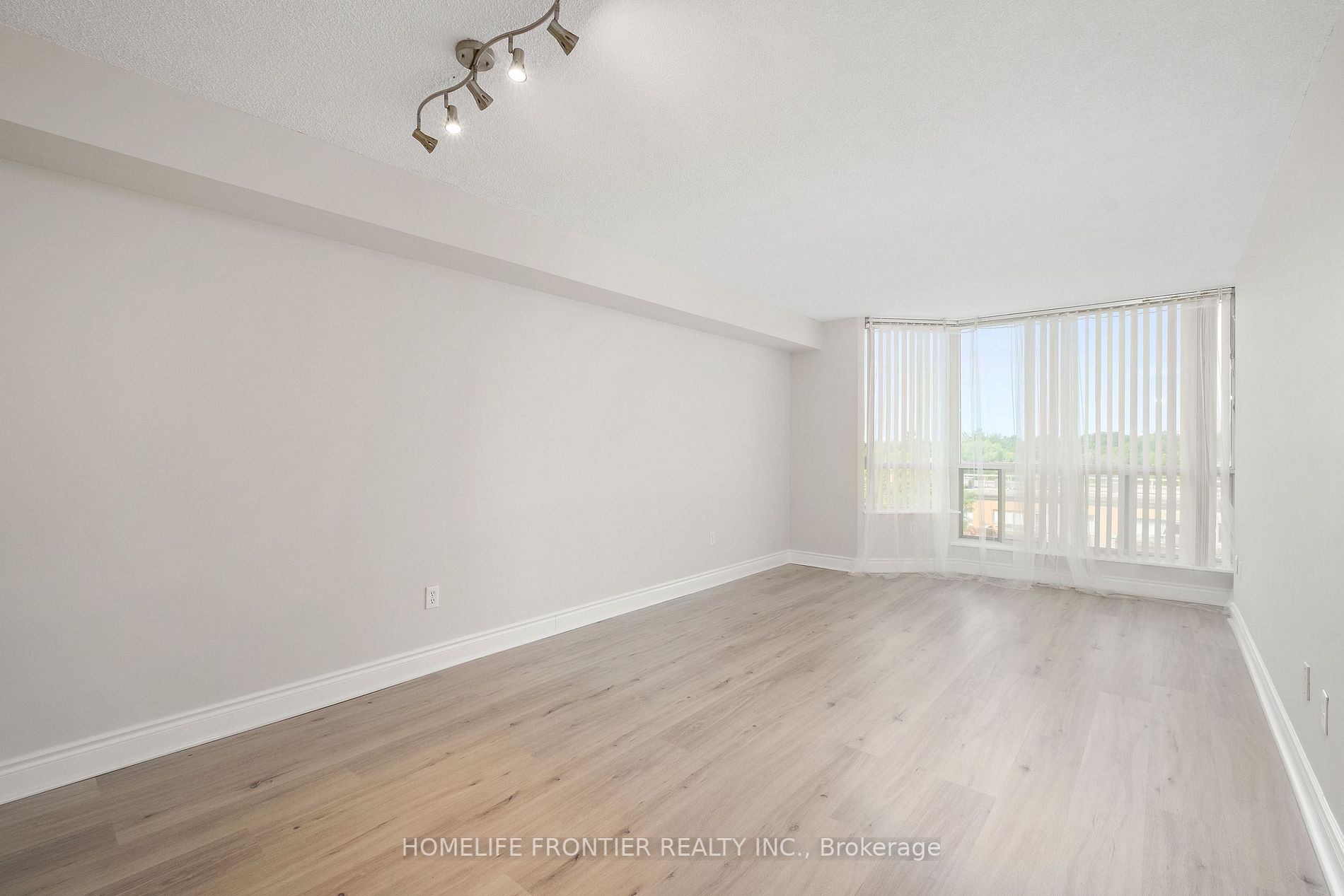 309 Major Mackenzie Dr E, #601
