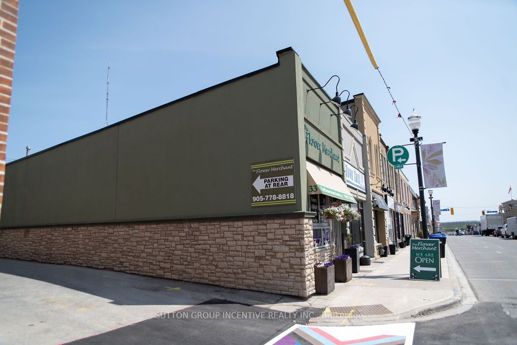 33 Holland St W