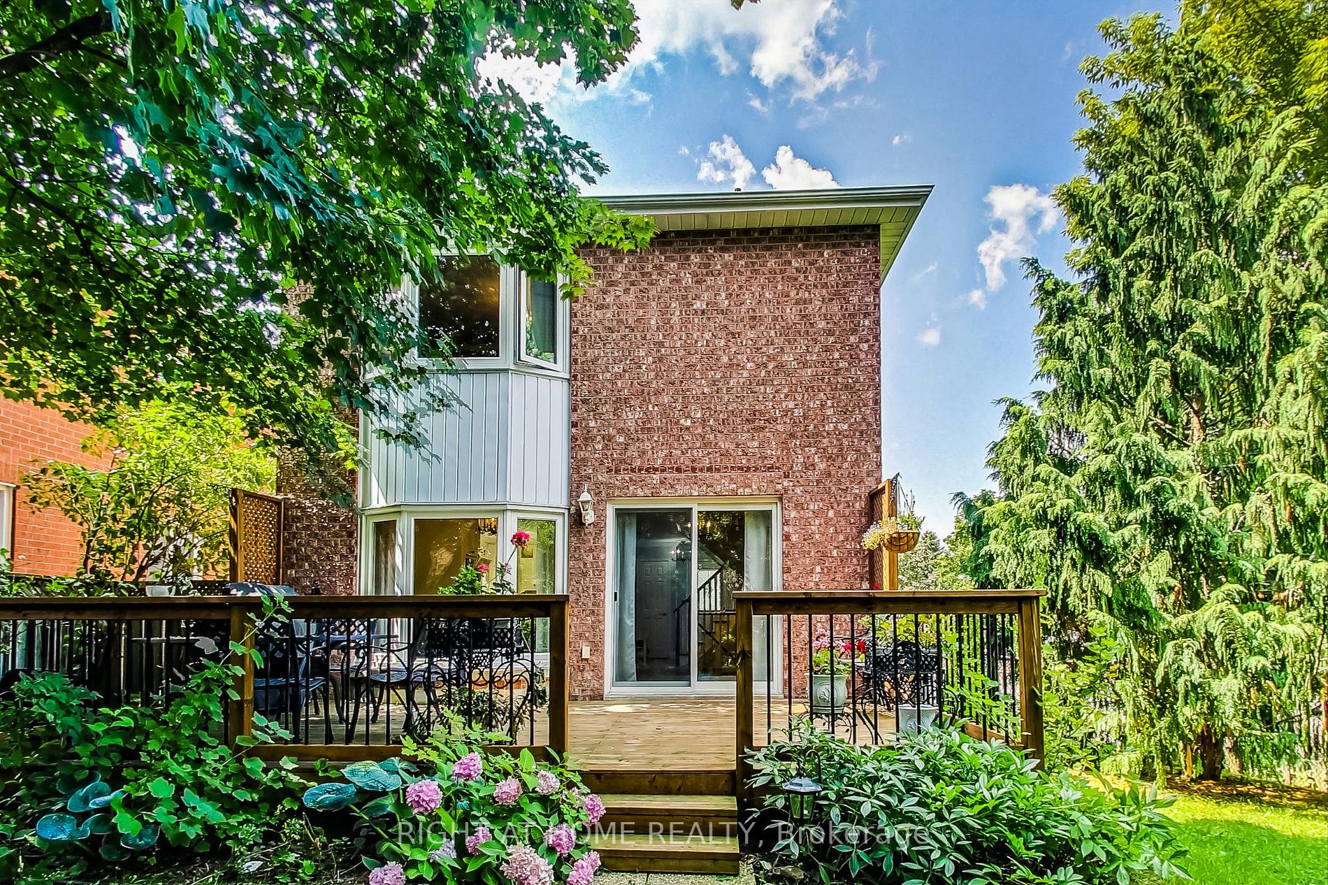 75 Sandfield Dr