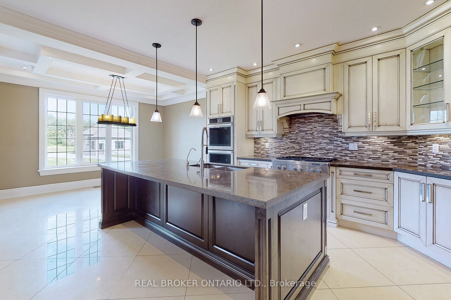 20111 Bathurst Street E