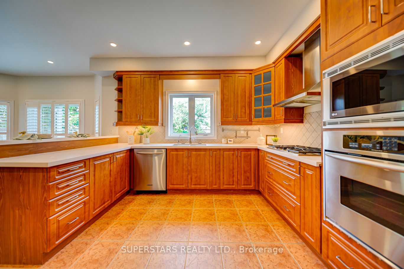 22 Ayhart St