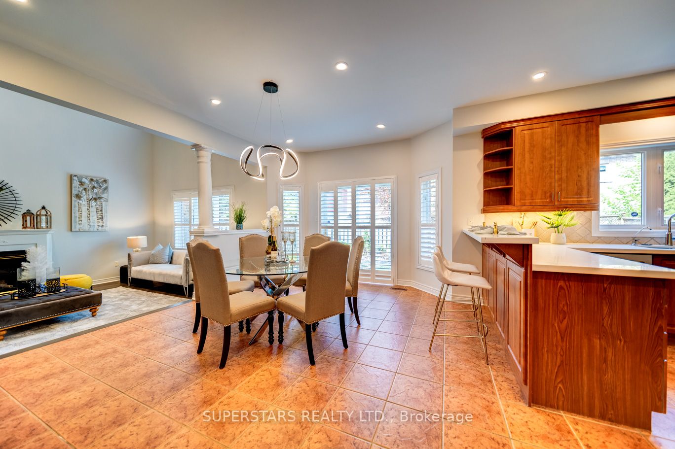 22 Ayhart St