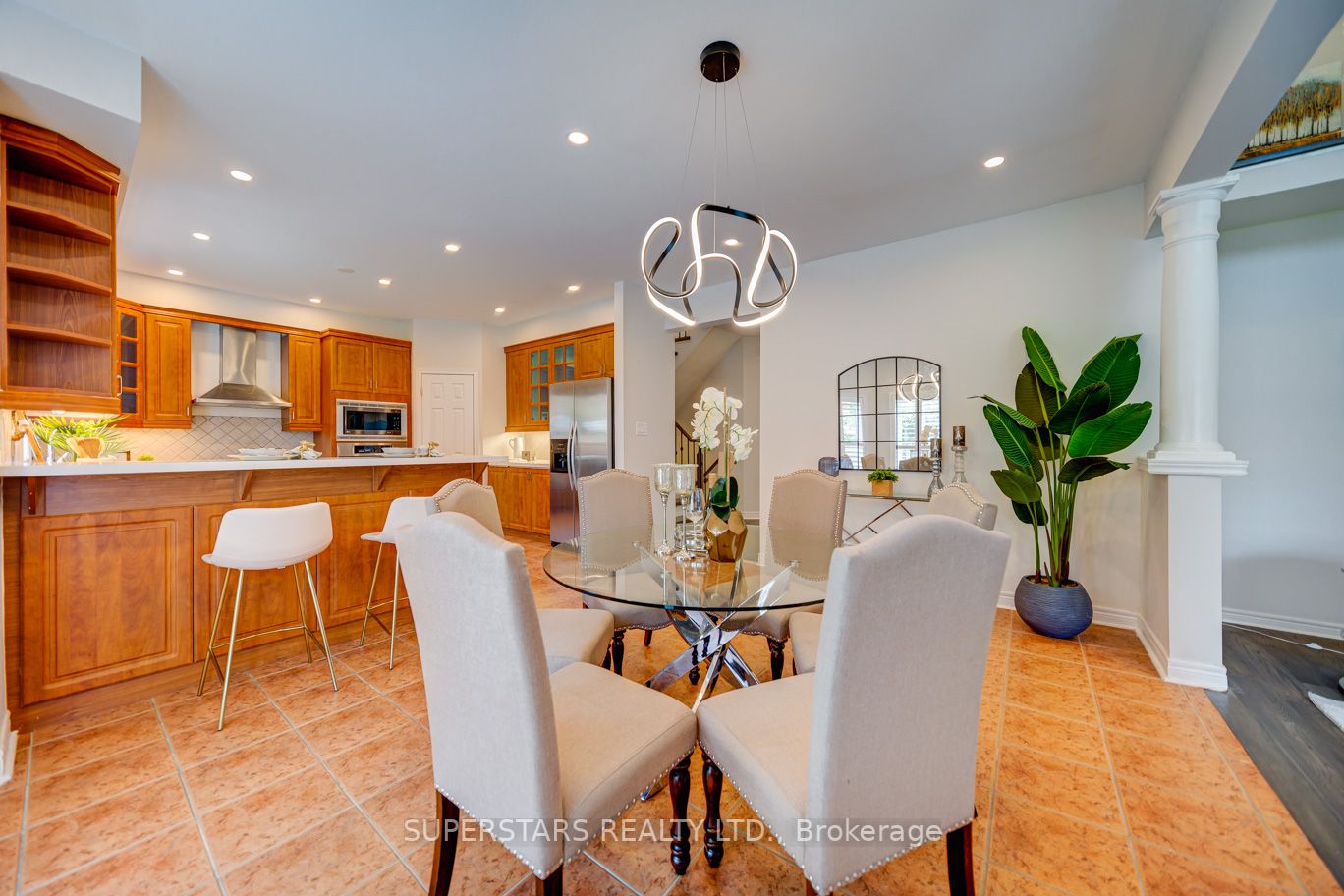 22 Ayhart St