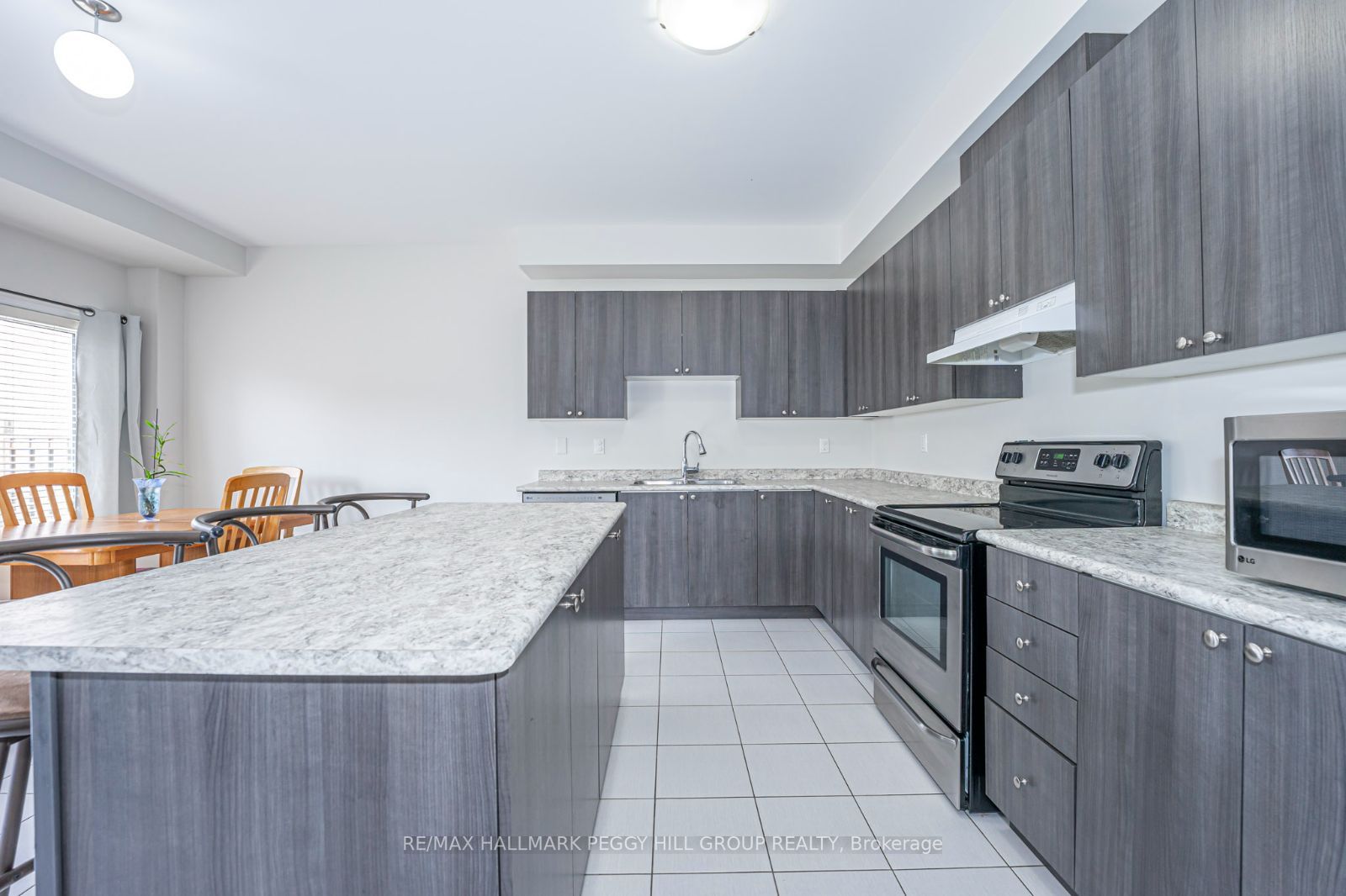 28 Mandley St