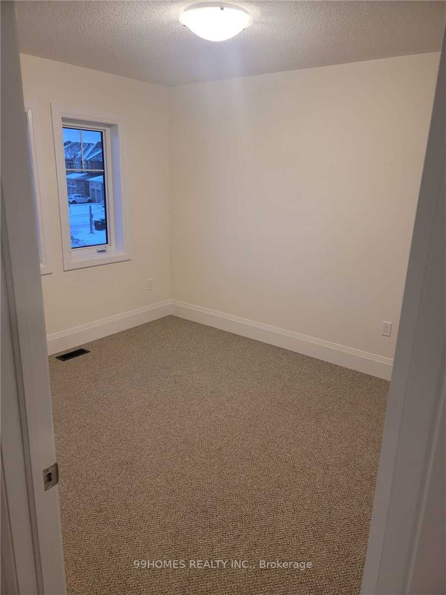 94 Ferragine Cres