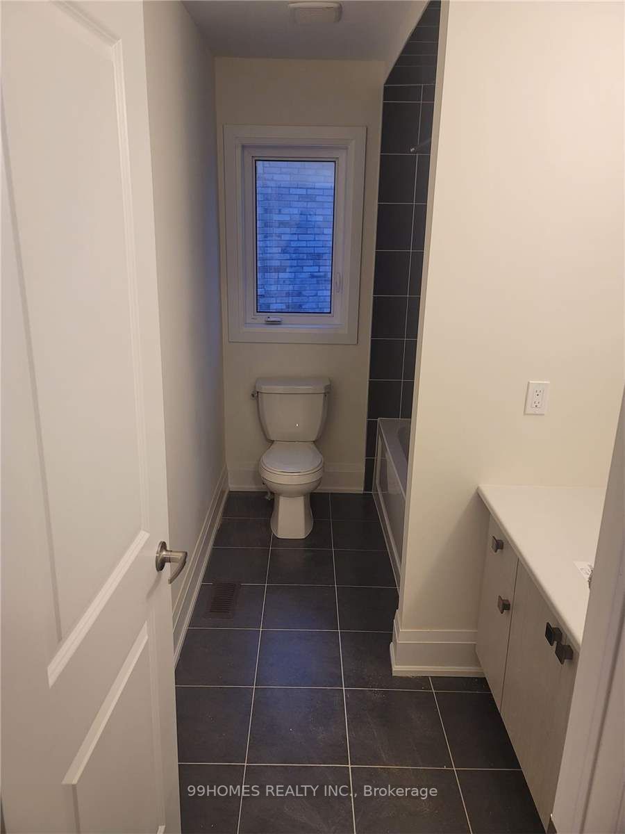 94 Ferragine Cres