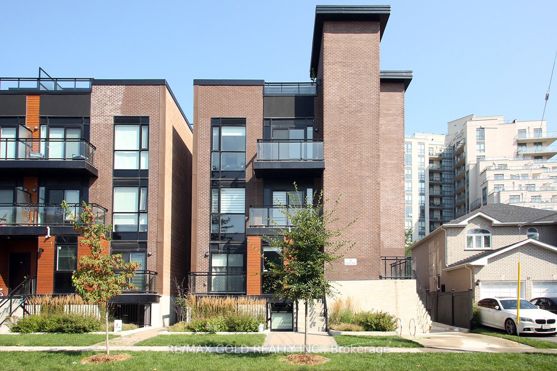 18 Coles Ave, #603