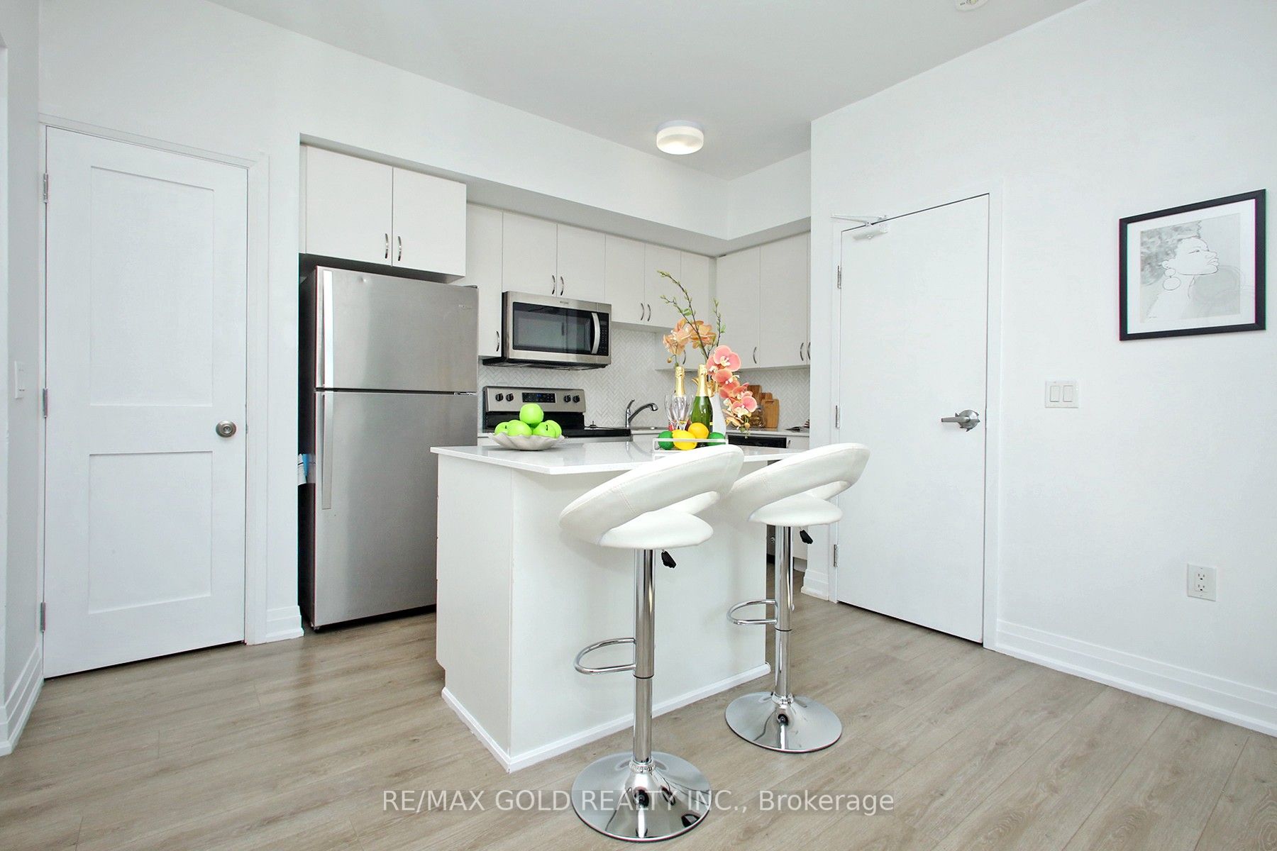 18 Coles Ave, #603