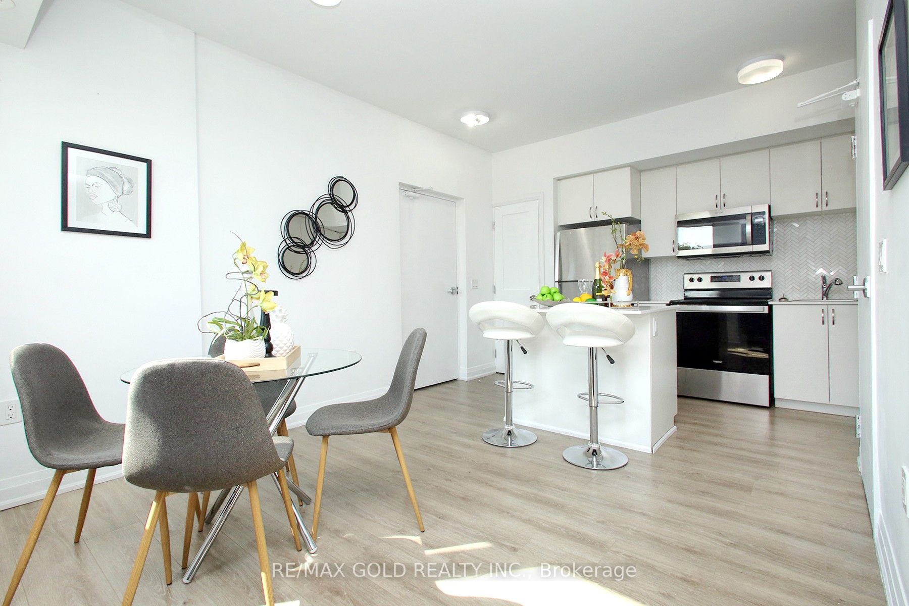 18 Coles Ave, #603