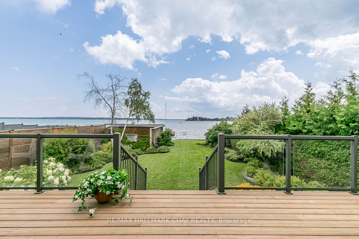 1373 Maple Rd