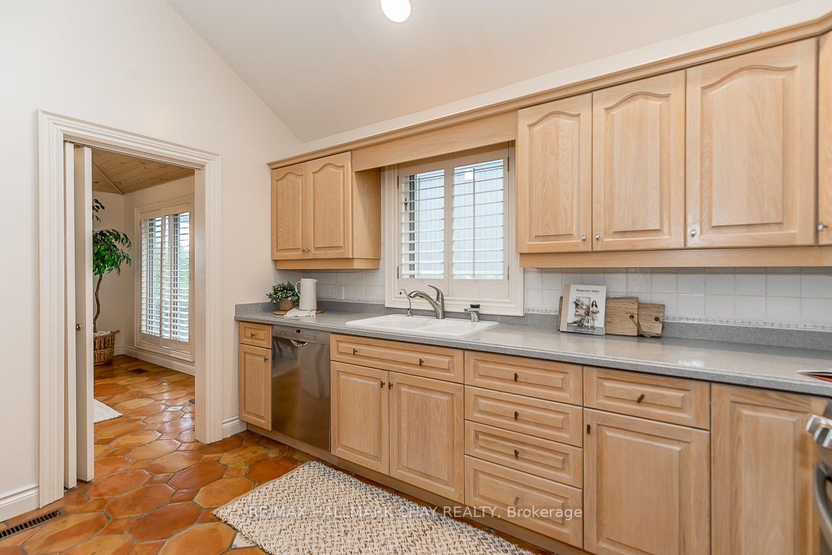 1373 Maple Rd