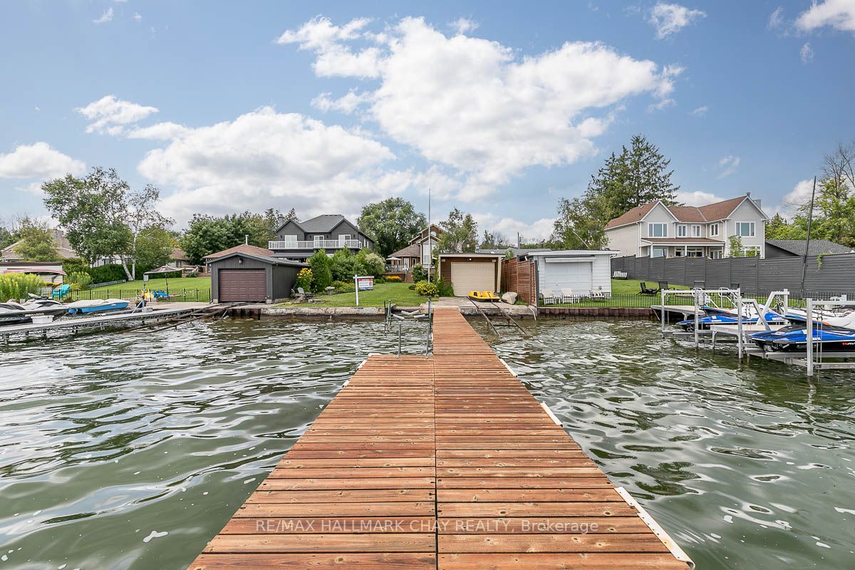 1373 Maple Rd