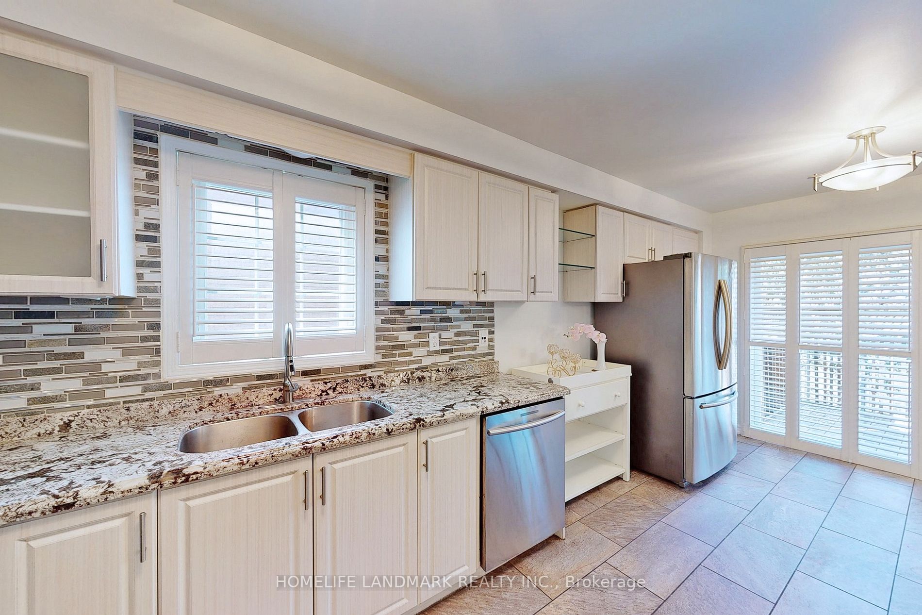 135 Stonebriar Dr