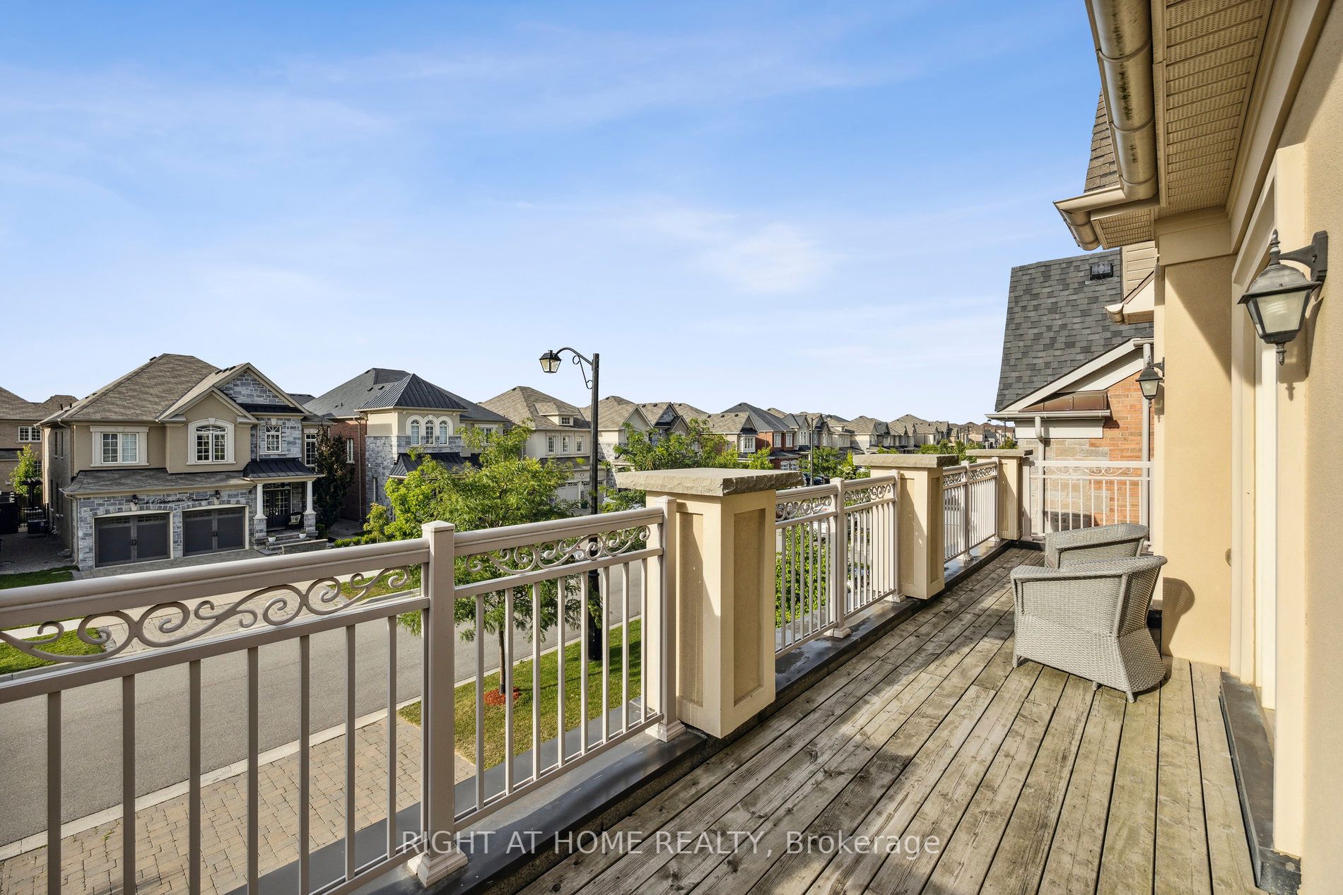 45 Dunrobin Cres