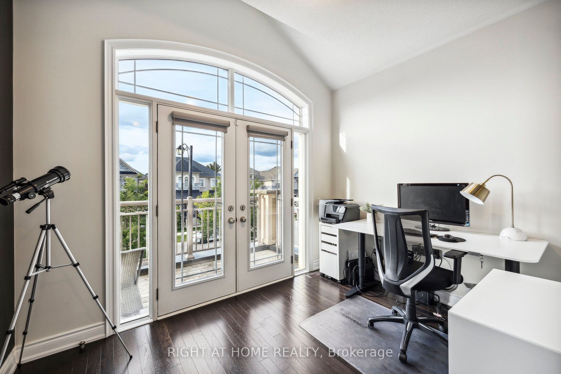 45 Dunrobin Cres