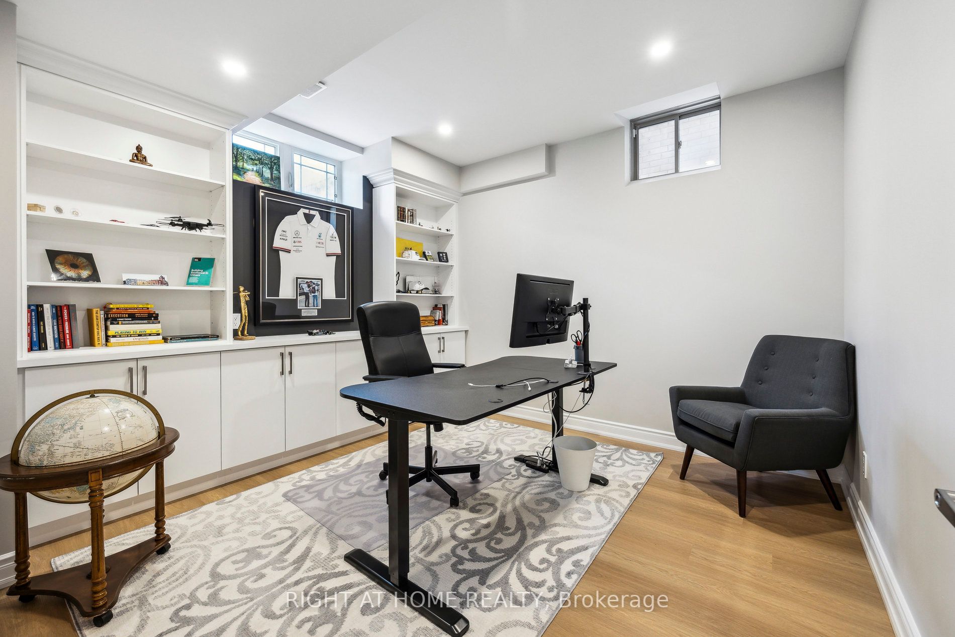 45 Dunrobin Cres