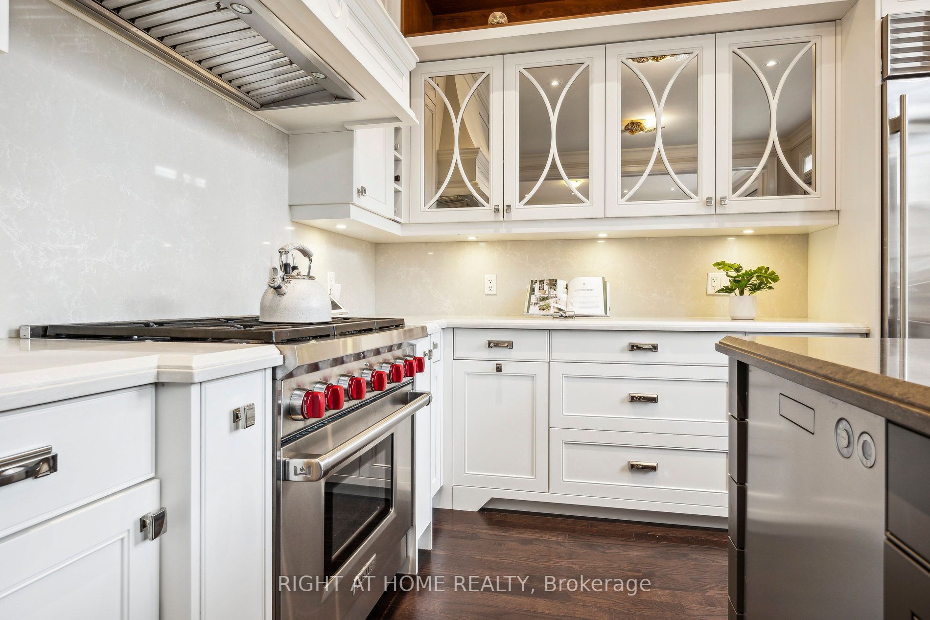 45 Dunrobin Cres