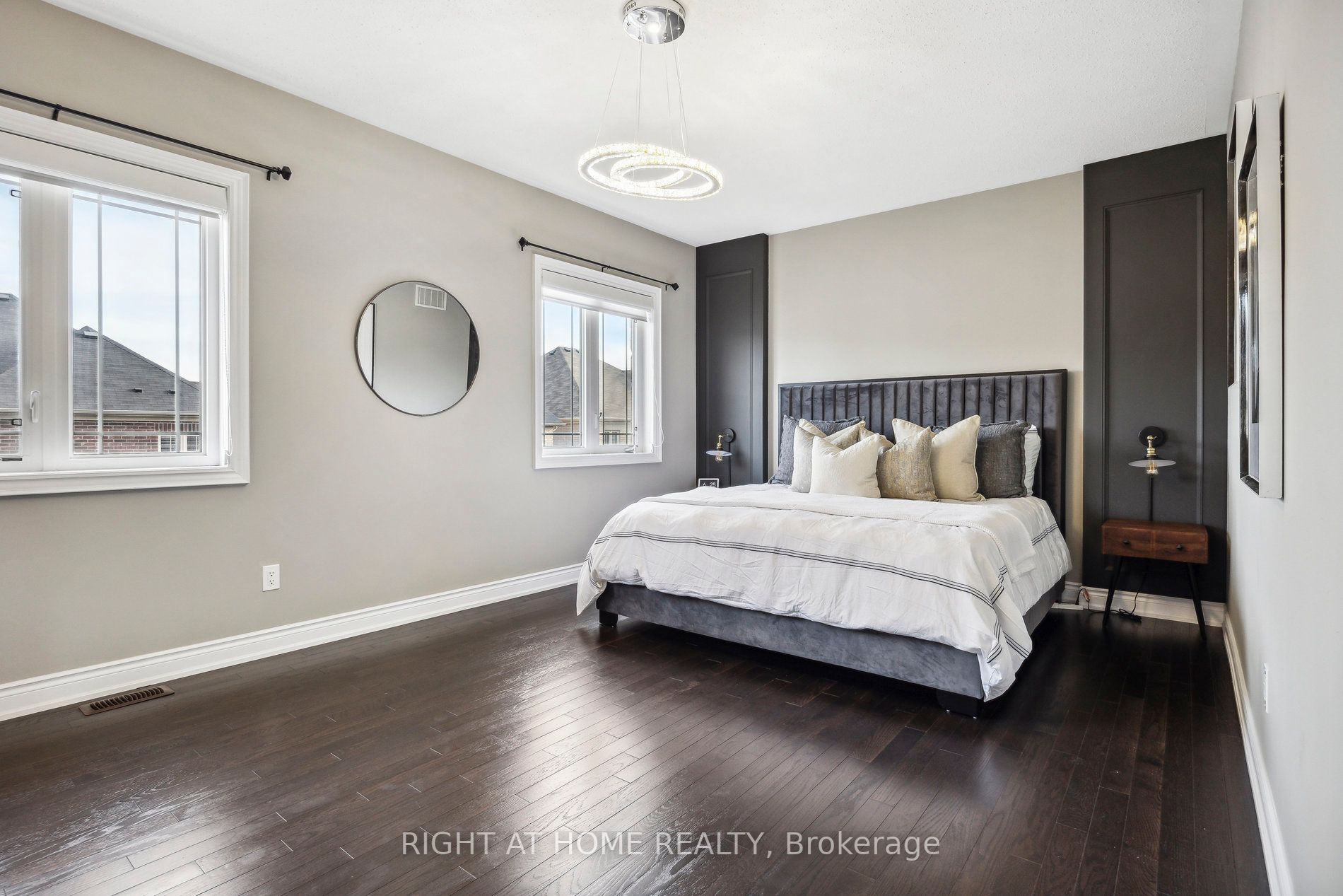 45 Dunrobin Cres