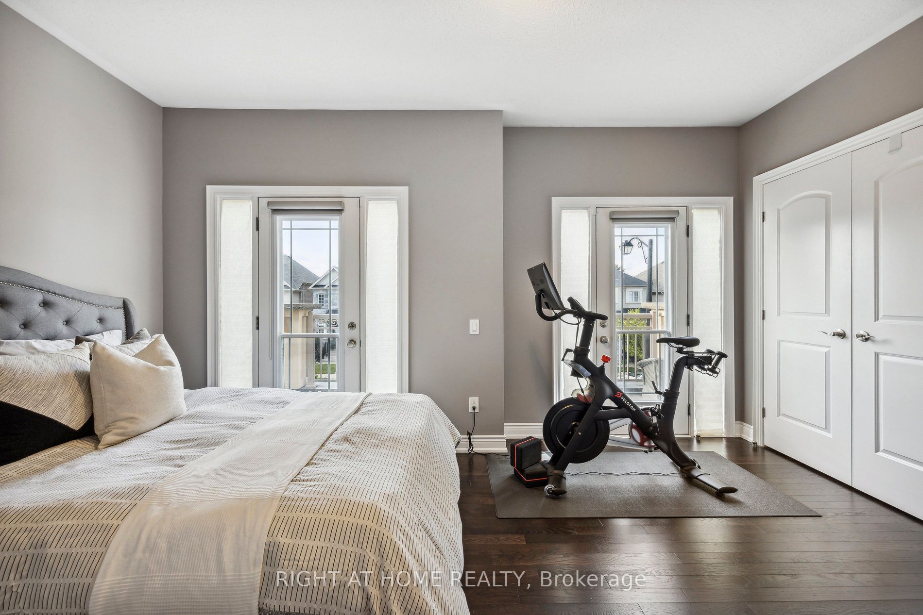 45 Dunrobin Cres