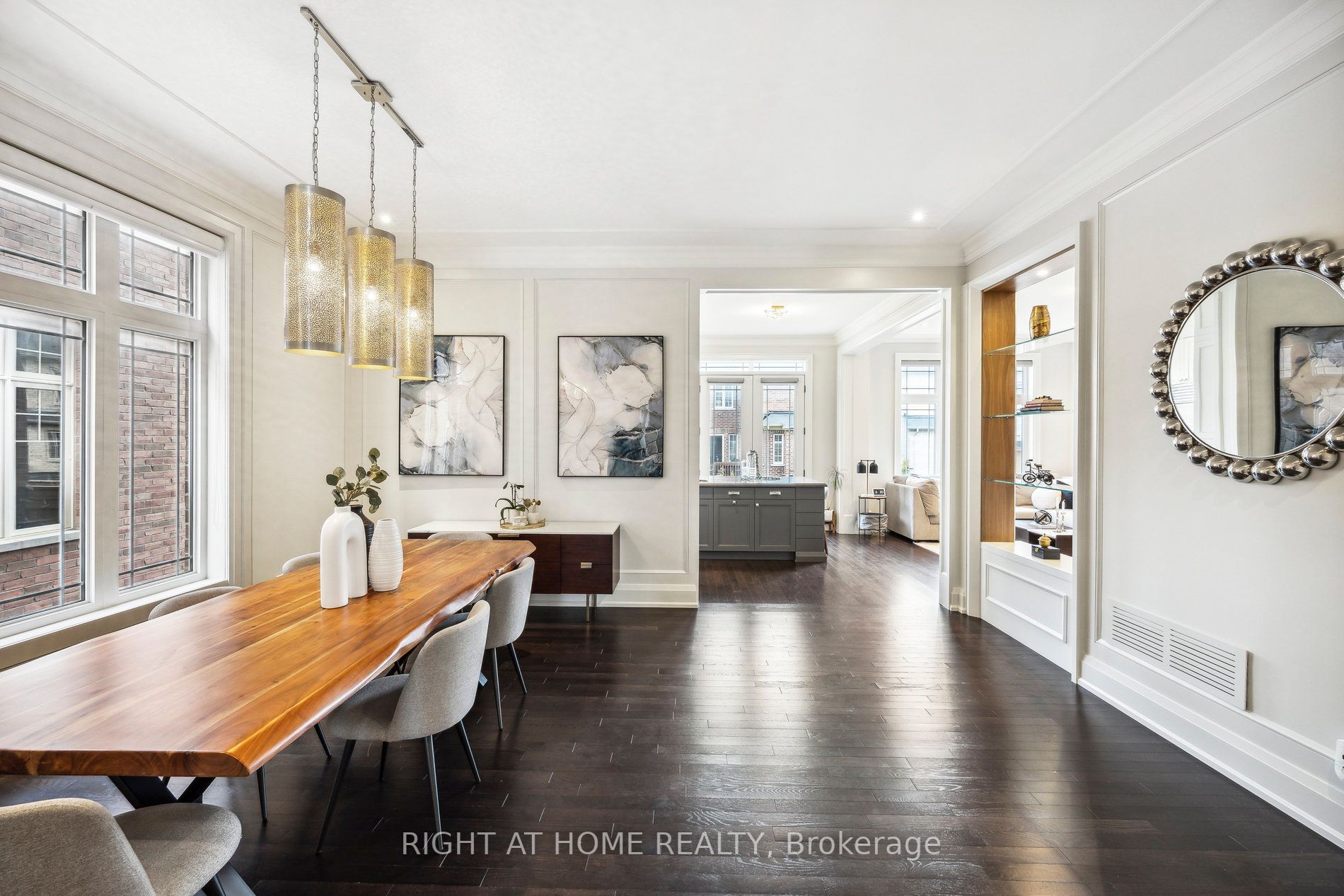 45 Dunrobin Cres
