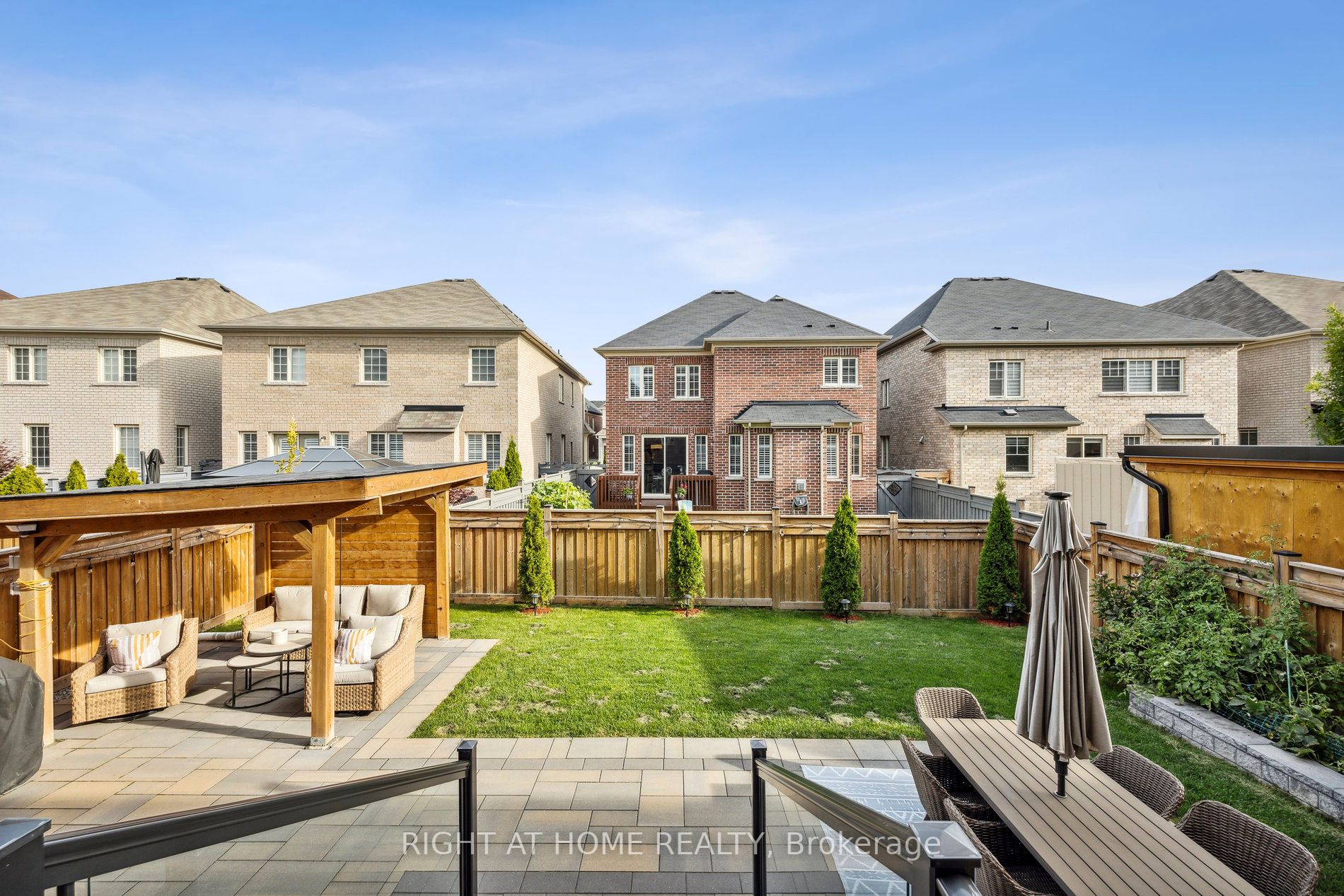 45 Dunrobin Cres
