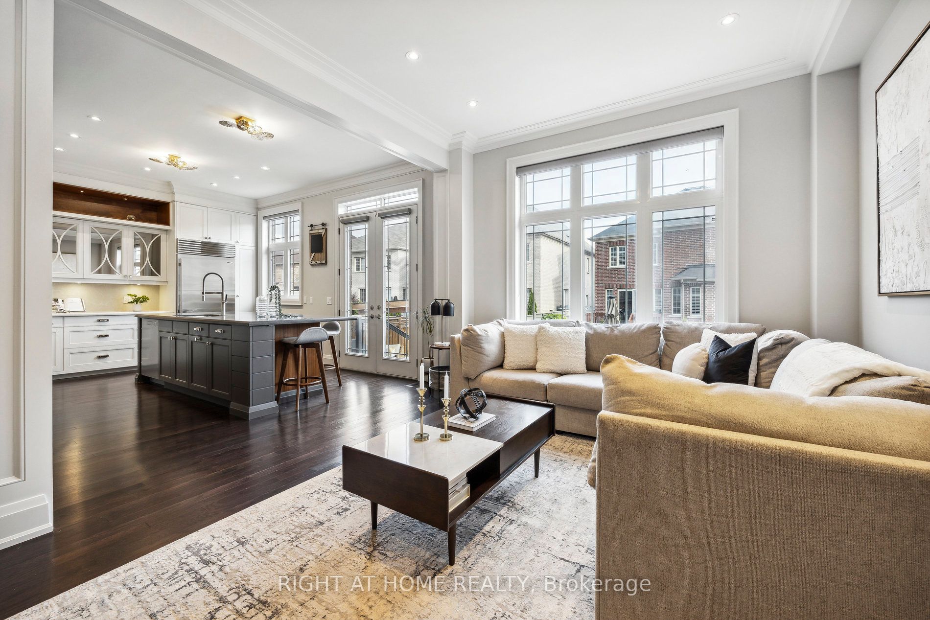 45 Dunrobin Cres