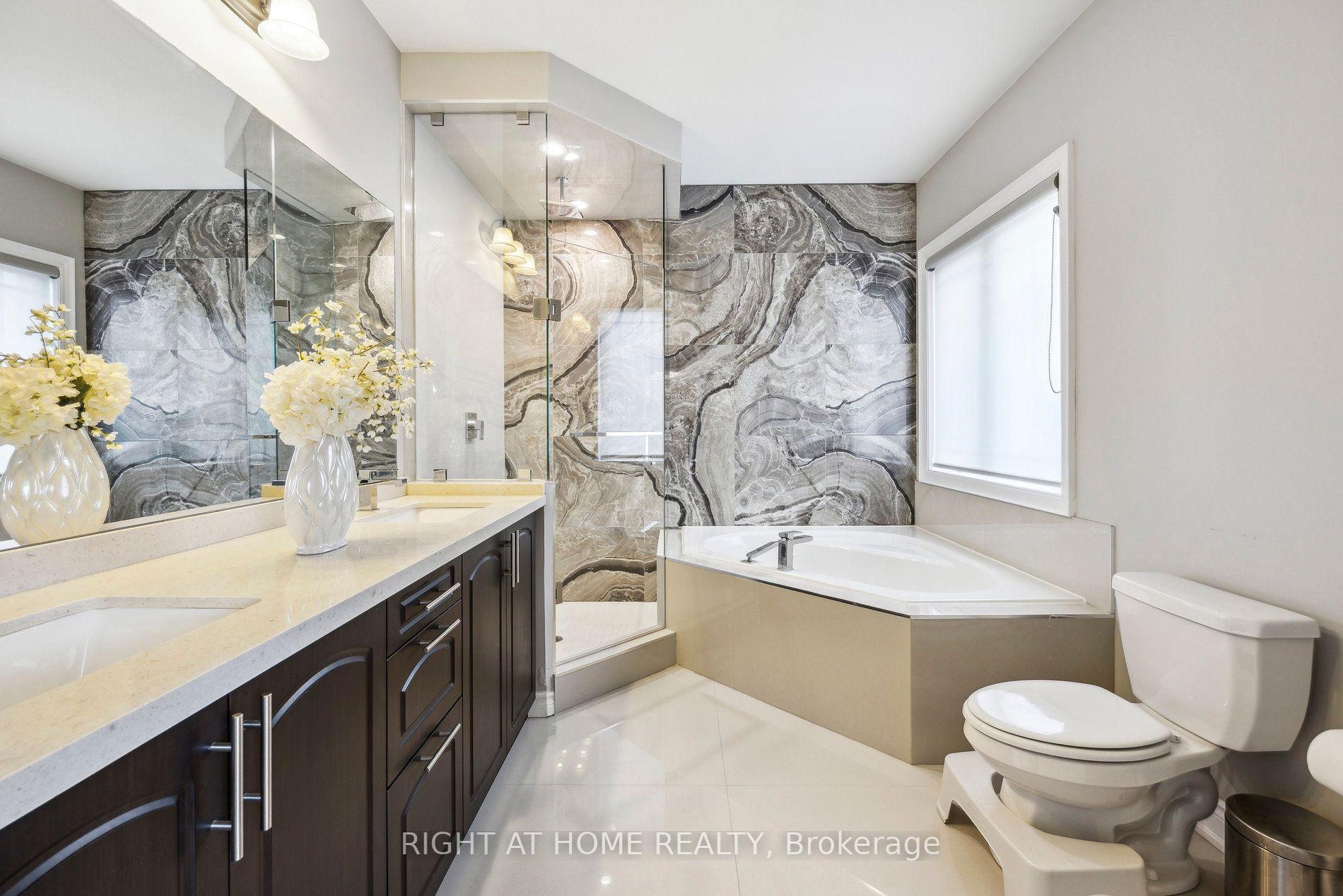 45 Dunrobin Cres