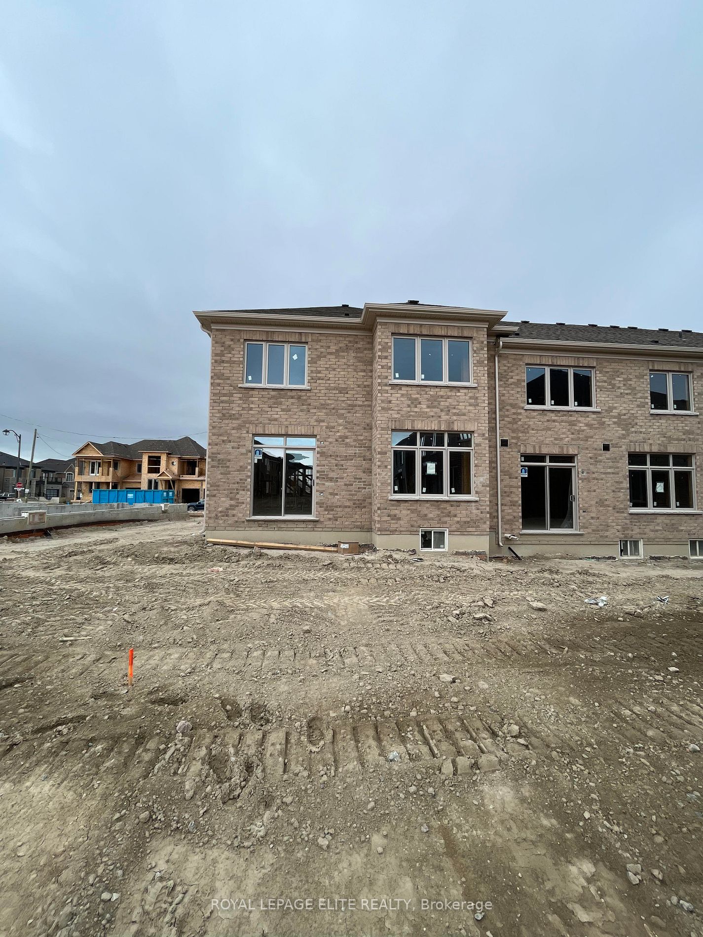 7 Abeam St