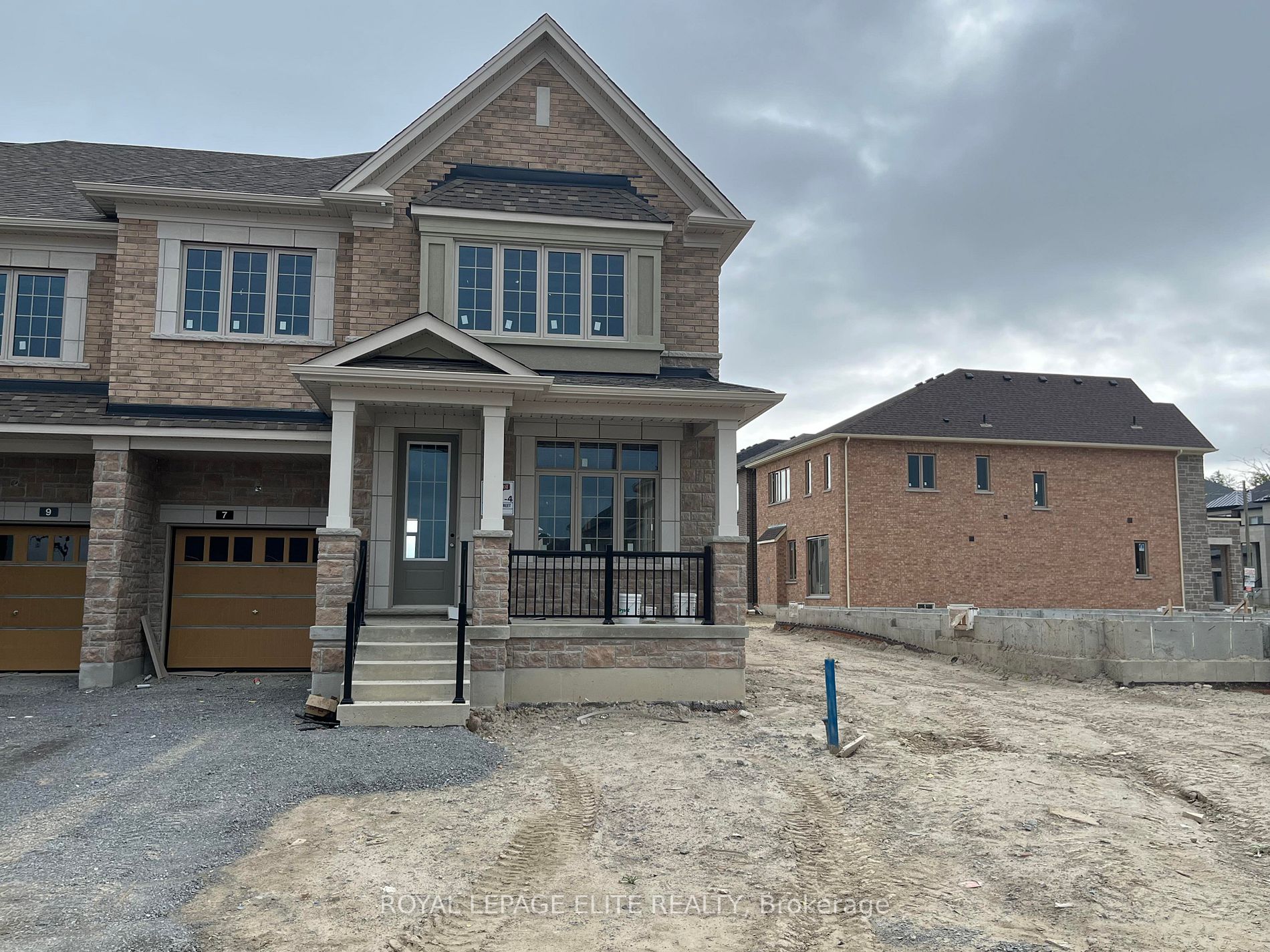 7 Abeam St