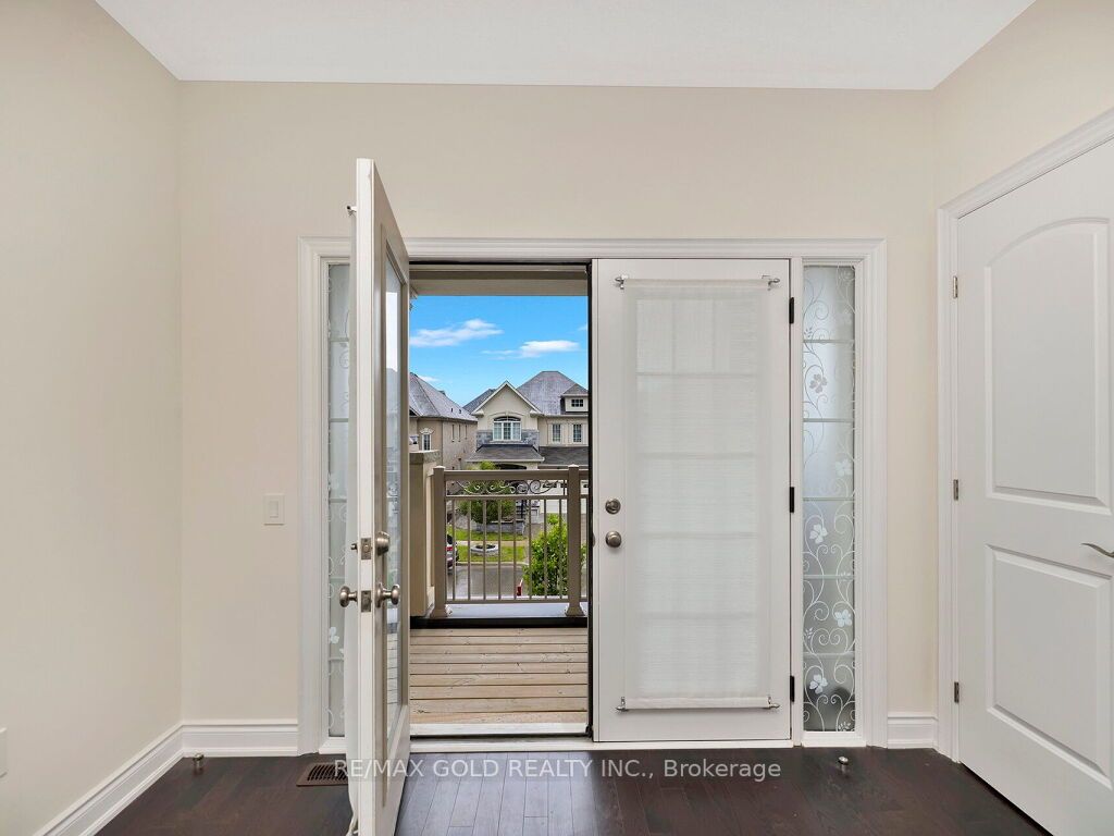 45 Ross Vennare Crescent