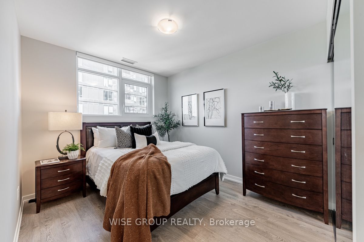 8868 Yonge St, #907E