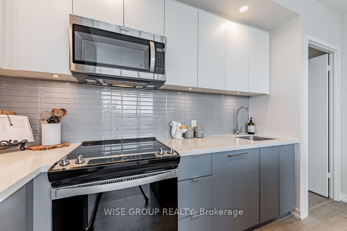 8868 Yonge St, #907E