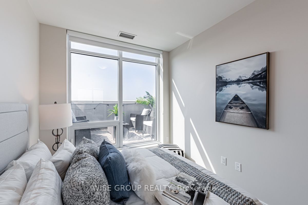 8868 Yonge St, #907E