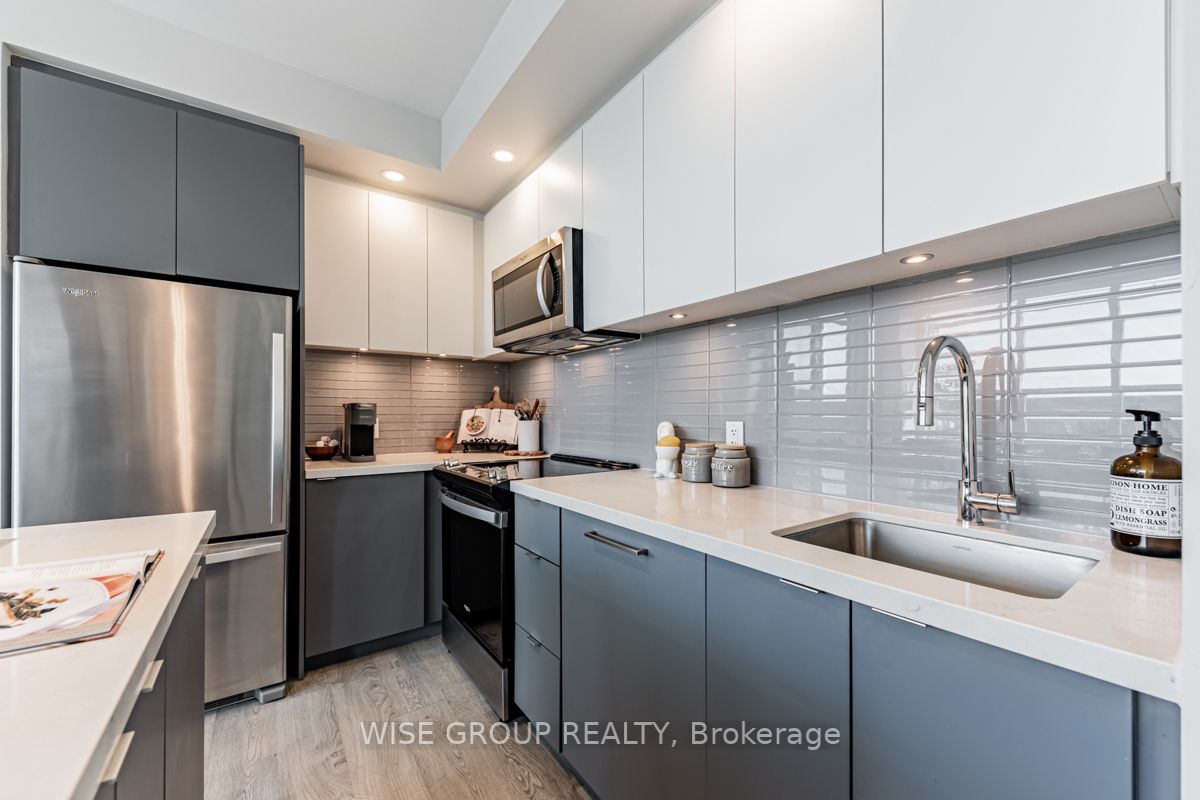 8868 Yonge St, #907E