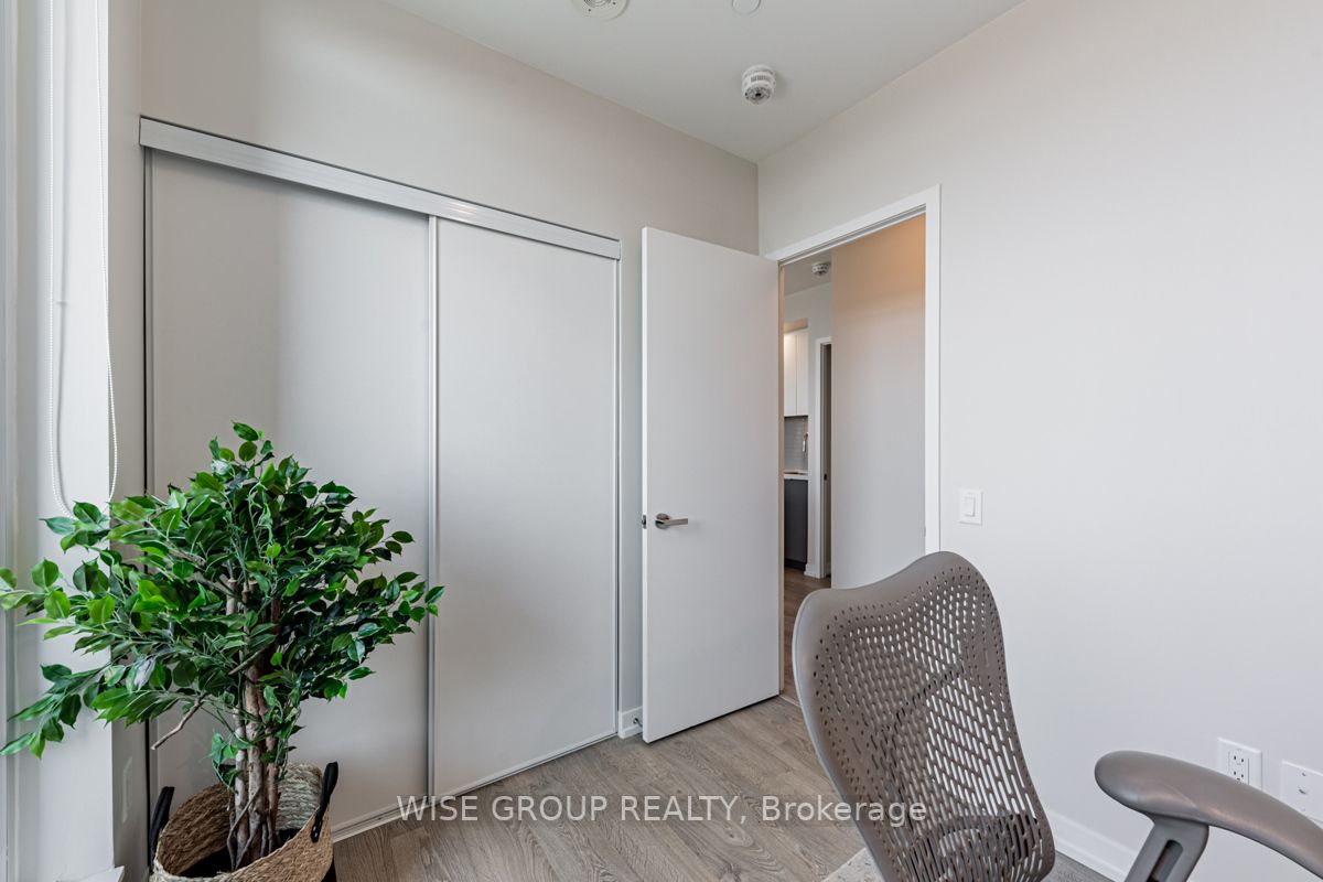8868 Yonge St, #907E