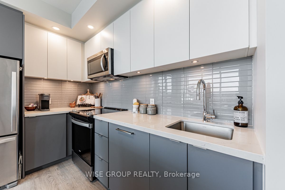 8868 Yonge St, #907E