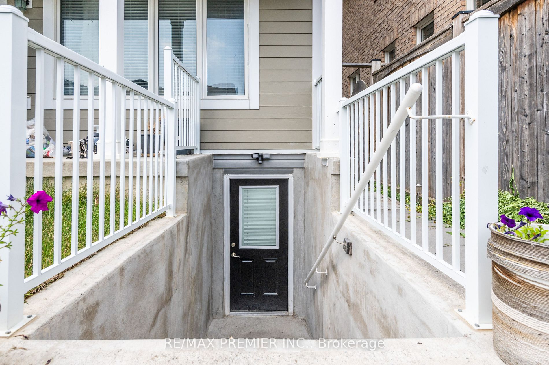 61 Demott Avenue