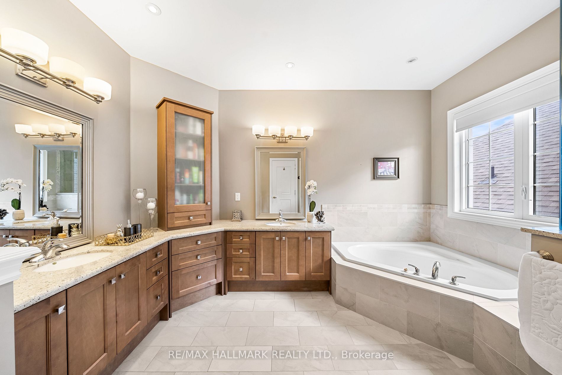 244 Grand Vellore Cres