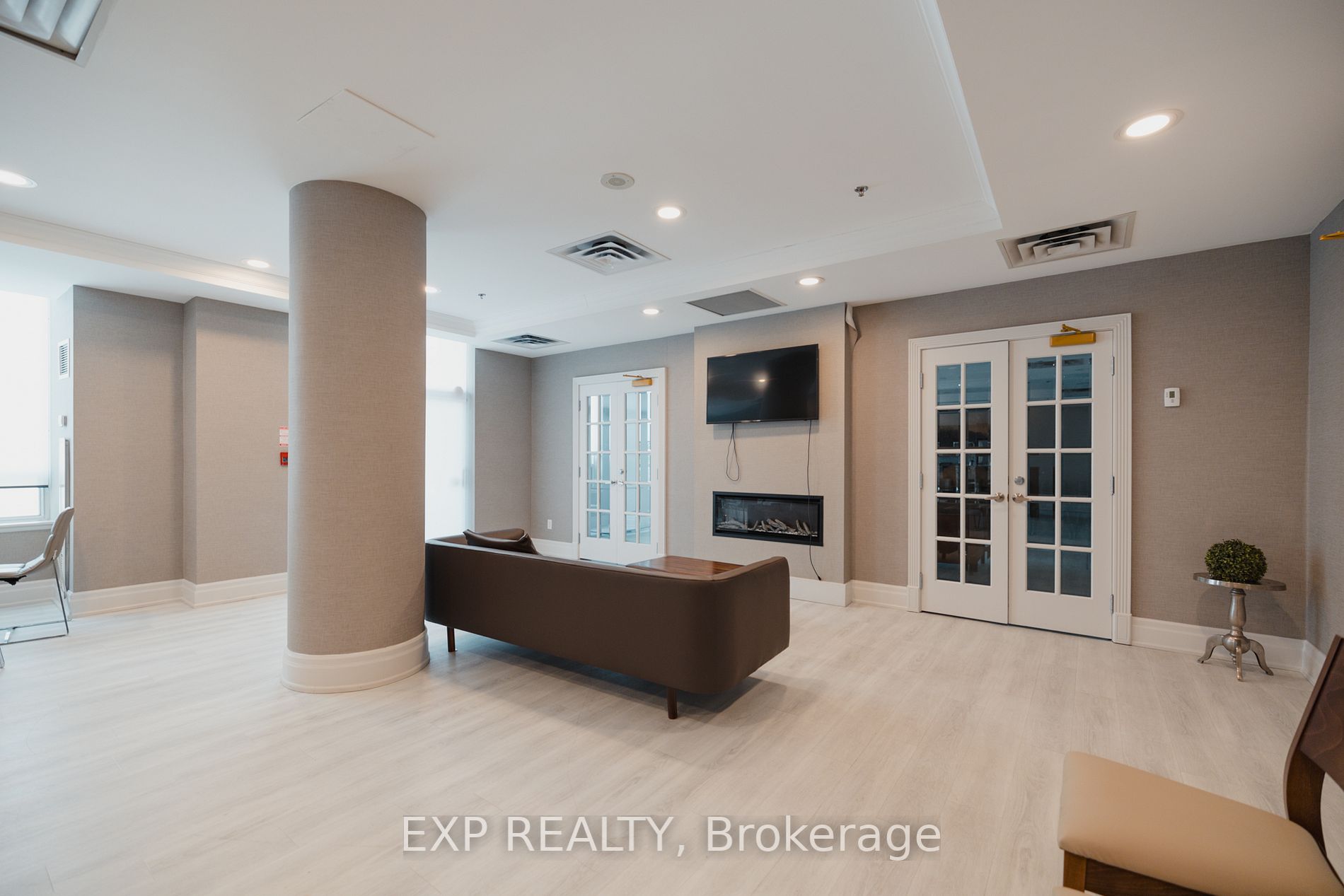 39 Oneida Crescent, #1115