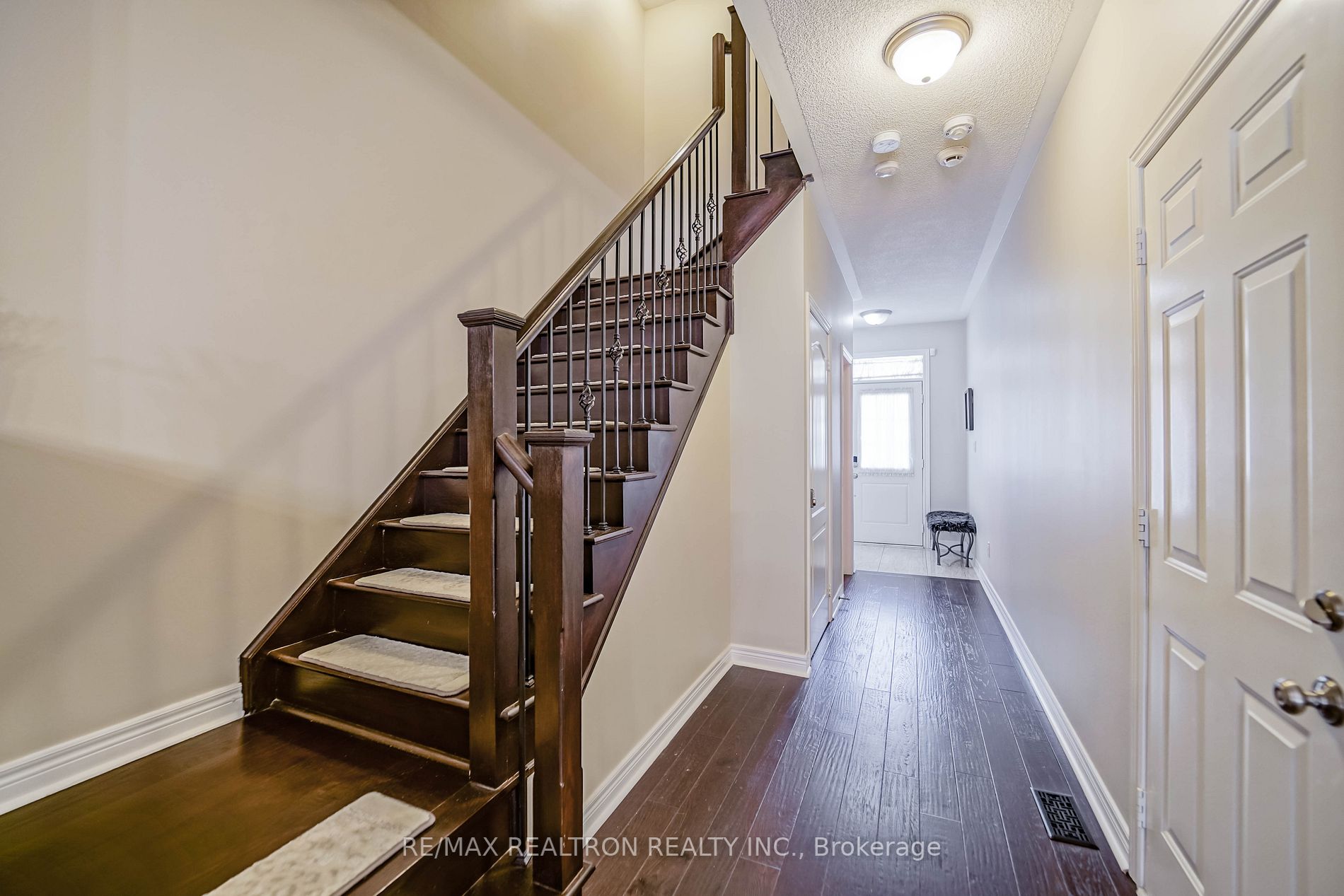 138 Radial Dr