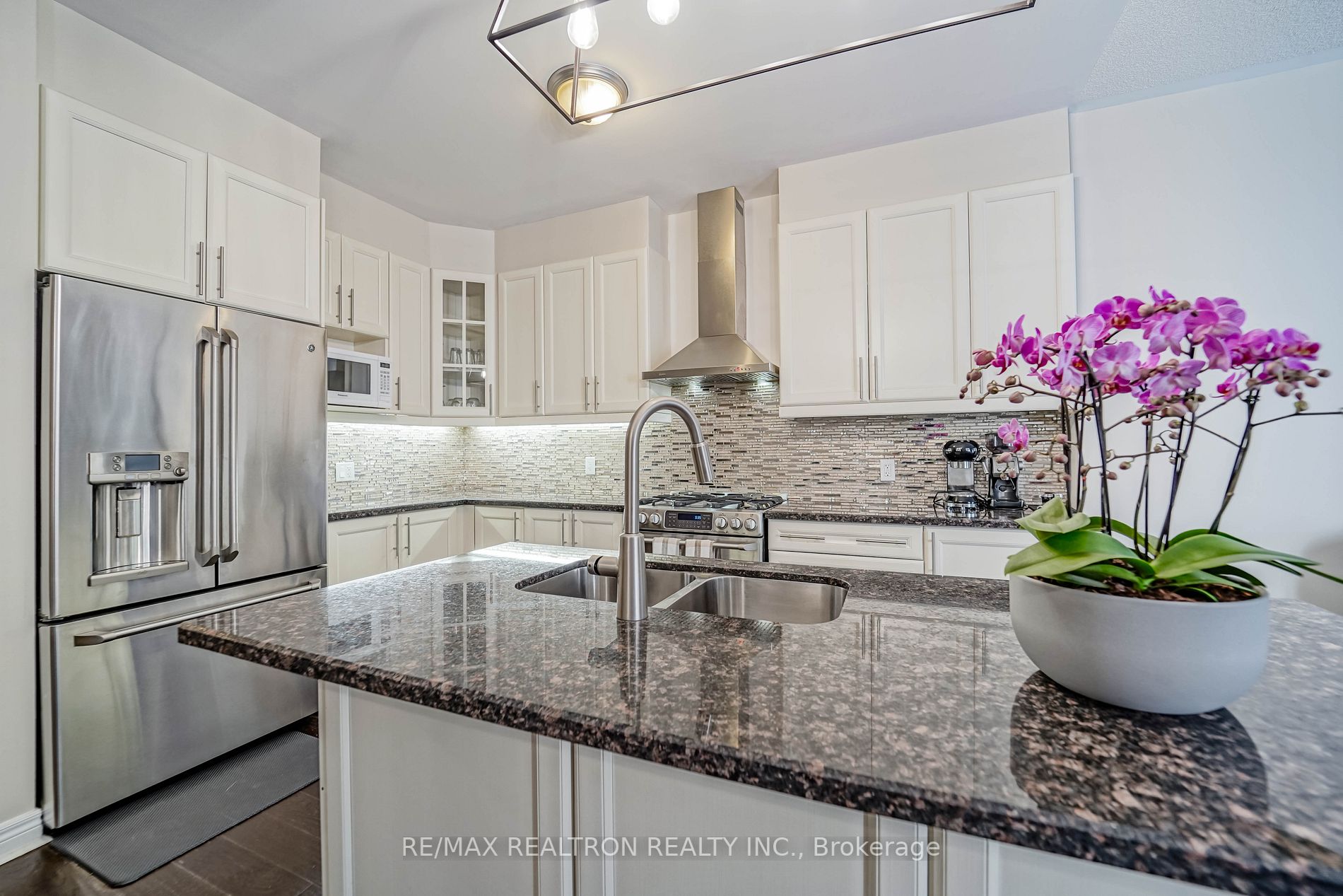 138 Radial Dr