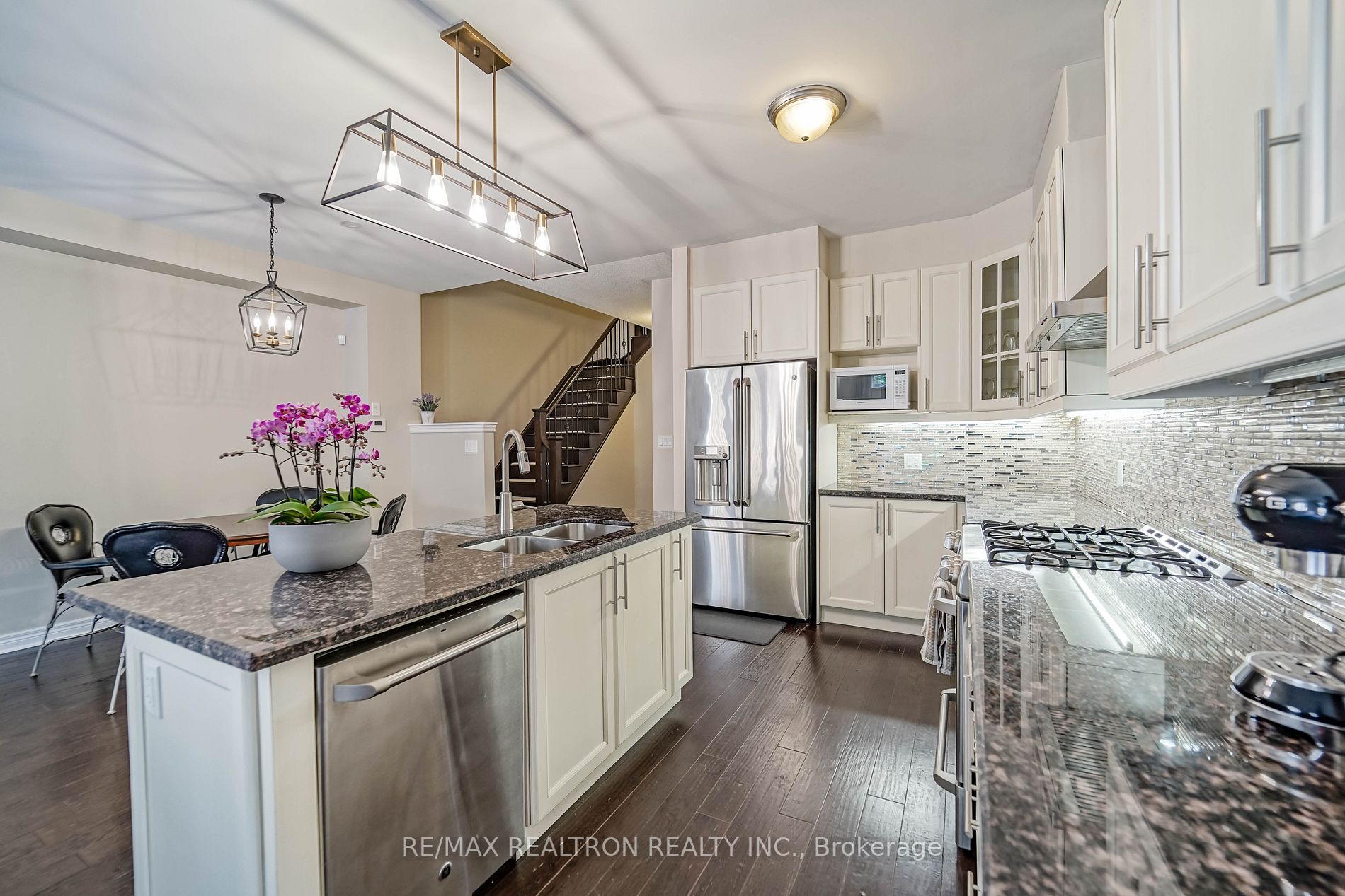 138 Radial Dr