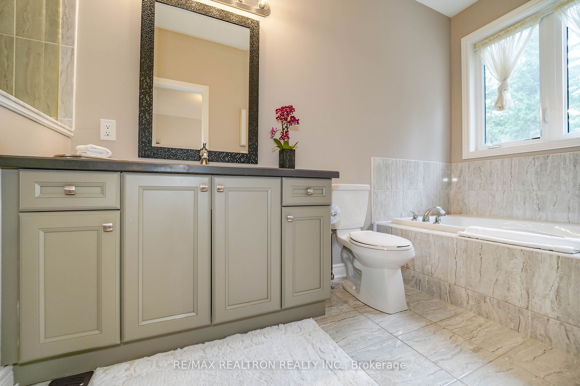 138 Radial Dr