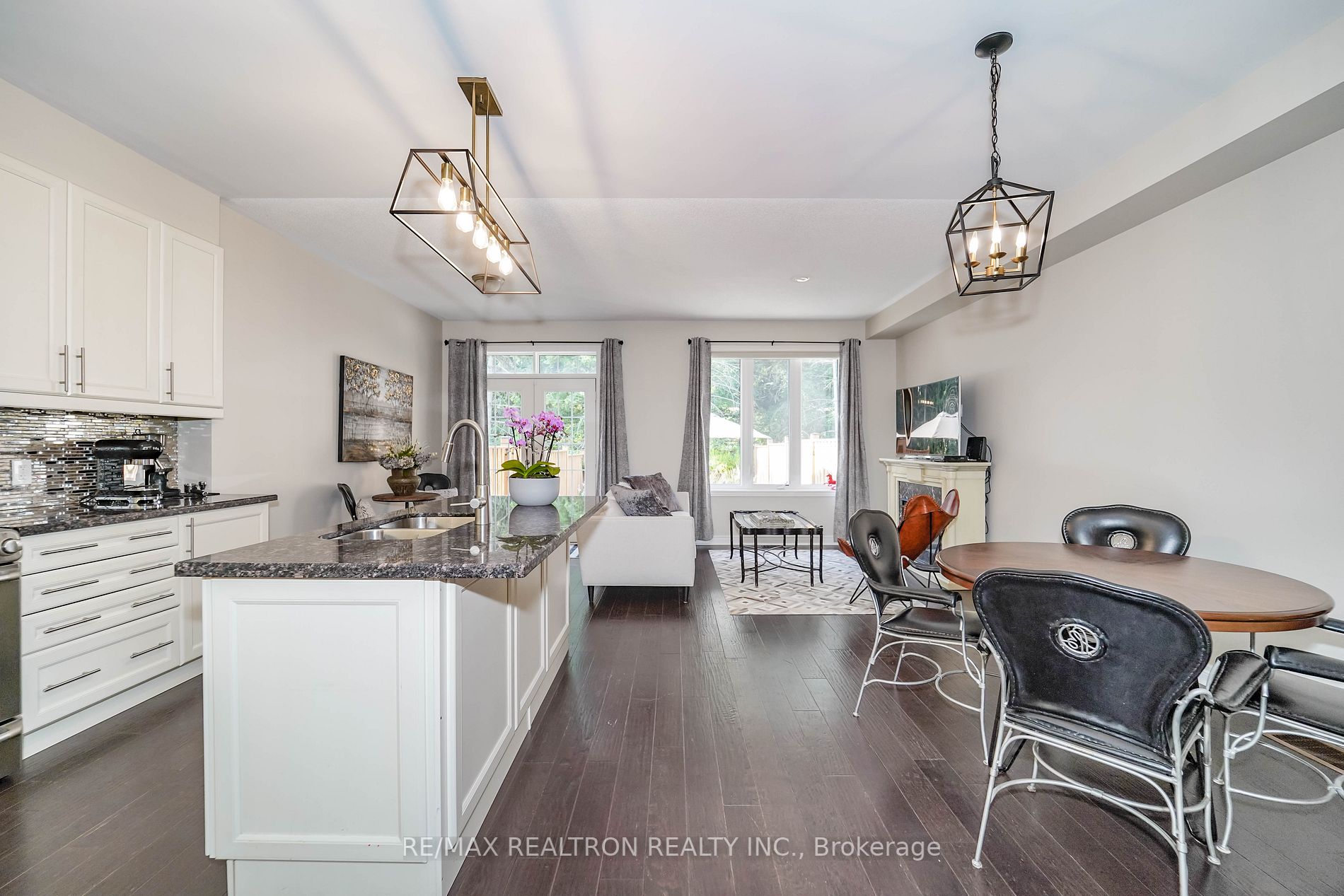 138 Radial Dr